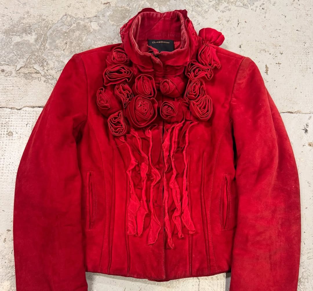 2000s Roberto Cavalli Red Roses Suede Leather Jacket 🌹Available on www.dolcevitahub.comWould yo